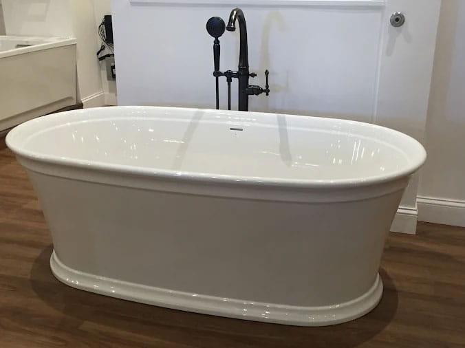 Free standing bath tub at the Weinstein Supply Willow Grove showroom
